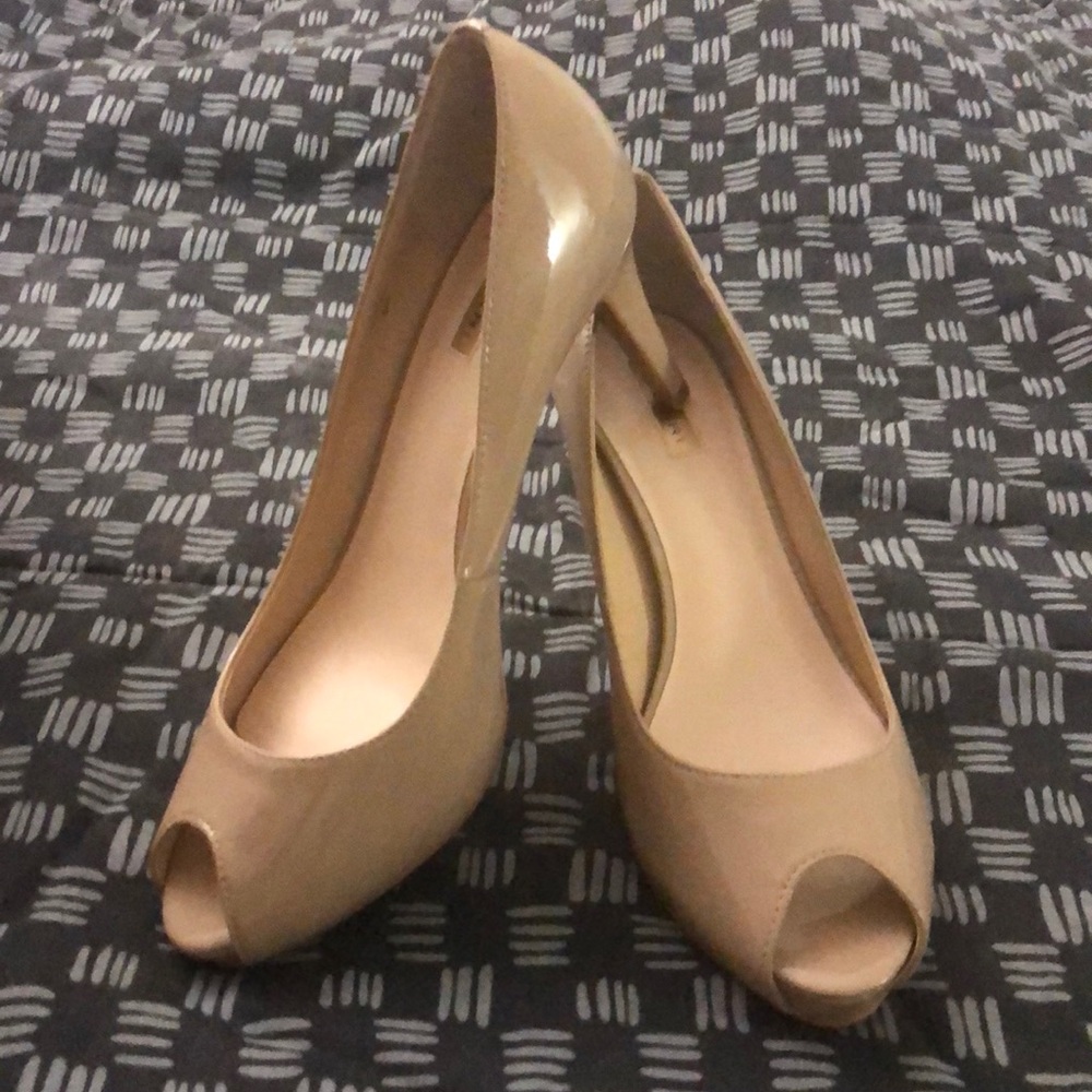 Tahari Nude Peep-Toes ❗️SALE❗️